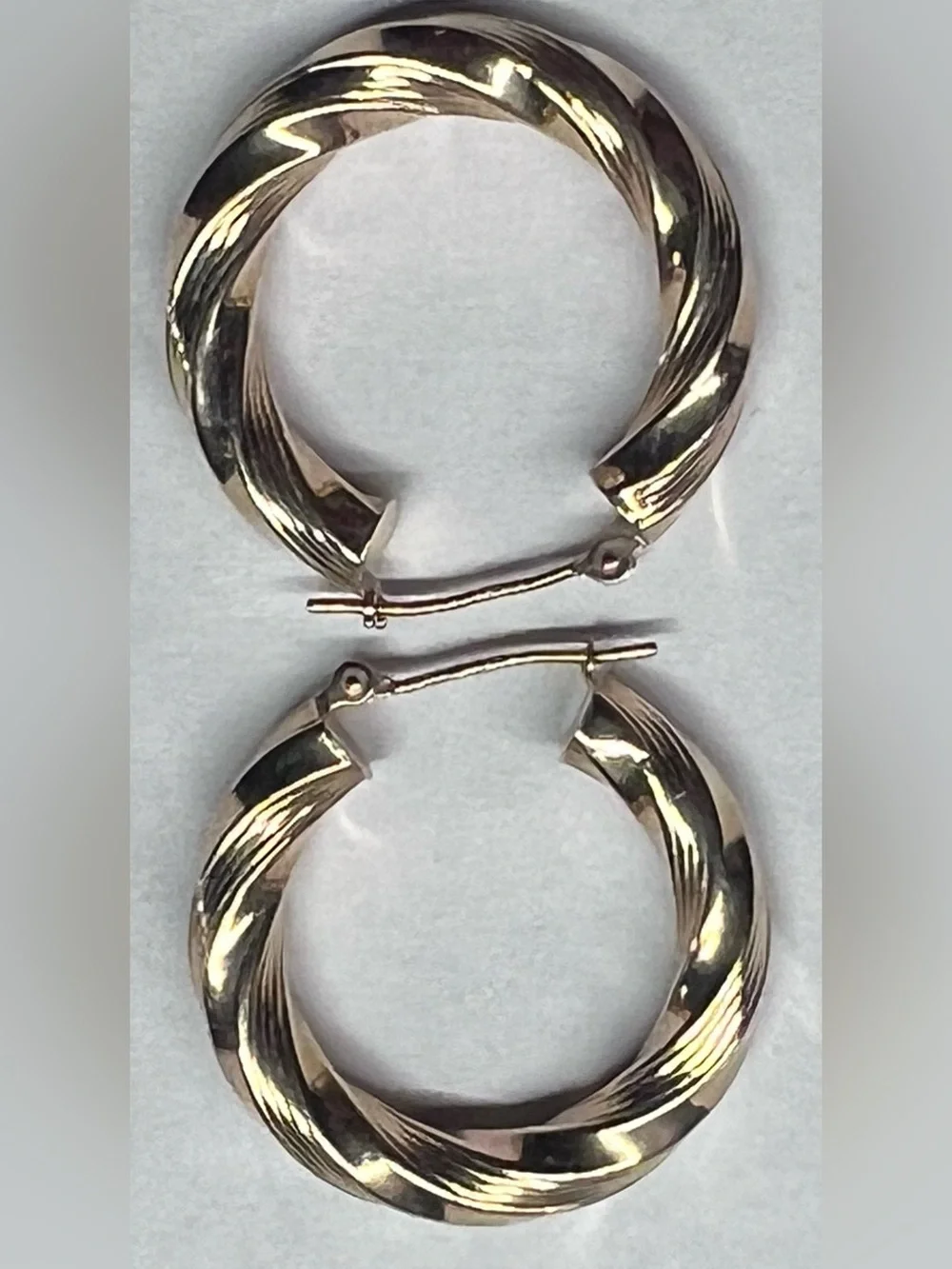 14K 1.5g Twisted Rope hollow Hoop earrings vintage 1980s authentic classic